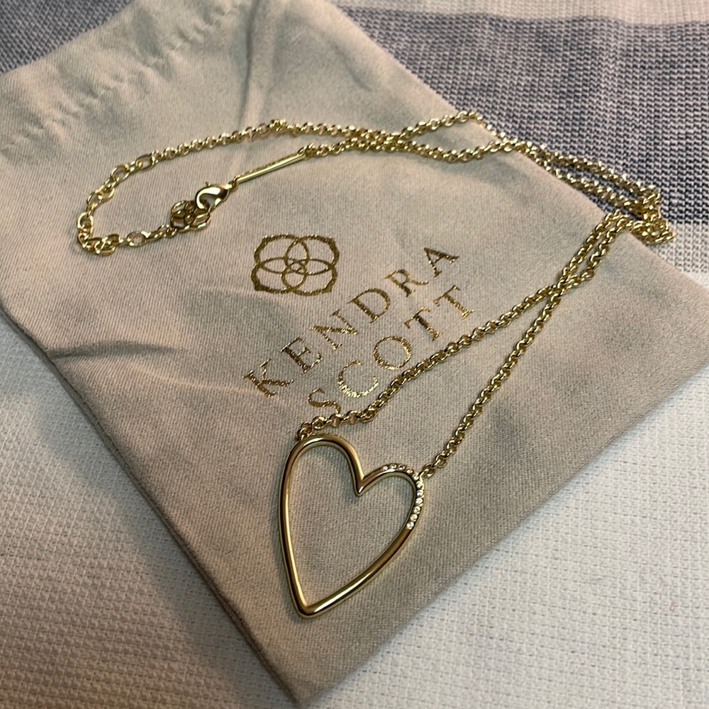 Authentic kendra Scott heart necklace.